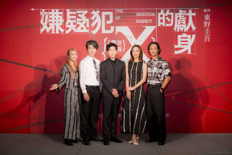 日本知名小說家東野圭吾暢銷小說「嫌疑犯X的獻身」首次授權台灣改編舞台劇，將由金馬影帝莫子儀（中）領軍台灣劇場及影視實力派演員共演，12月底將登台北國家戲劇院。（笨鳥工作室提供）