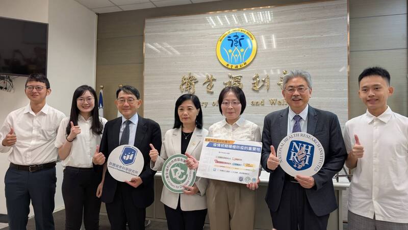 國衛院團隊分析34國家在2020到2022年間面對COVID-19疫情的防疫策略，與該國超額死亡情況，研究成果登上國際知名公共衛生期刊「American Journal of Public Health」，並獲美國公衛學會選為精選文章