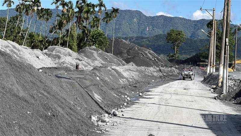 馬太鞍溪堰塞湖溢流重創花蓮光復鄉，北市聯醫籲防類鼻疽感染。（中央社檔案照片）