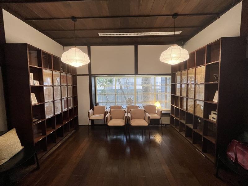 台北市百年市定古蹟「戴炎輝寓所」修復竣工後，現以「輝室」為名重新活化營運，透過餐飲服務與藝文活動結合，讓古蹟不再是靜態空間，將以充滿生命力的文化據點角色，持續推展法學、歷史與藝術