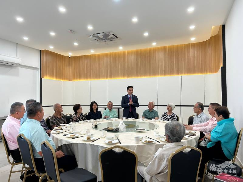 廖建勛致詞感謝何永清每年辦理雙十聚餐，聯繫會員與留臺校友情誼，並在座貴賓積極促進臺馬交流