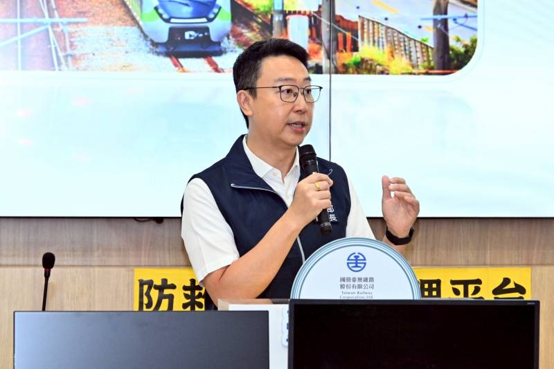 行政院長卓榮泰視察114年中秋節連假鐵公路疏運辦理情形