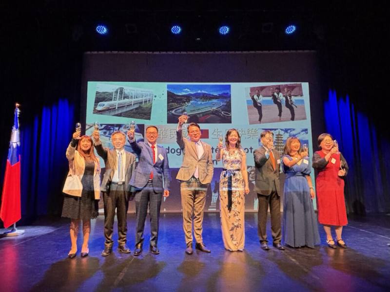 駐匈牙利代表處2日舉辦國慶酒會，代表王翼龍表示，匈牙利是中東歐於1990年代民主化後最先邀請台灣設立代表處的國家，期盼繼續合作深化台匈經貿、觀光及人文等領域的交流。（駐匈牙利代表處提供）