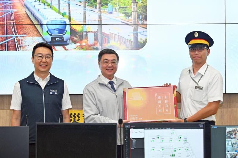 行政院長卓榮泰視察114年中秋節連假鐵公路疏運辦理情形