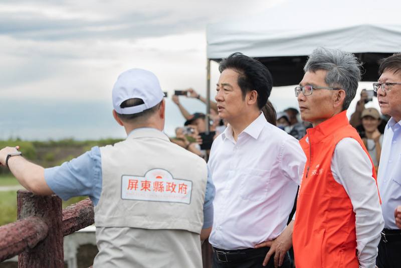 賴清德總統今3日下午前往屏東視察恆春東門溪滯洪池