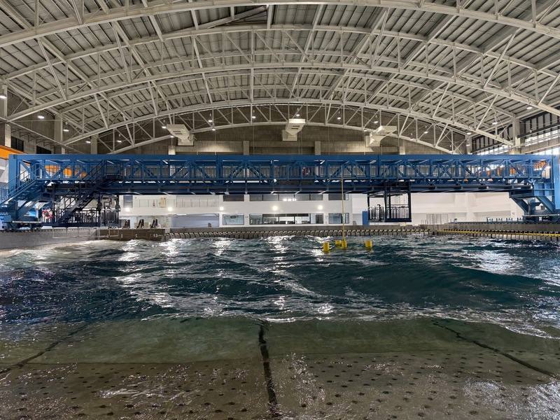 「海洋科技產業創新專區」離岸工程中心最大亮點是建置全台首座長36公尺、寬30公尺、水深10公尺的國際級深水試驗池