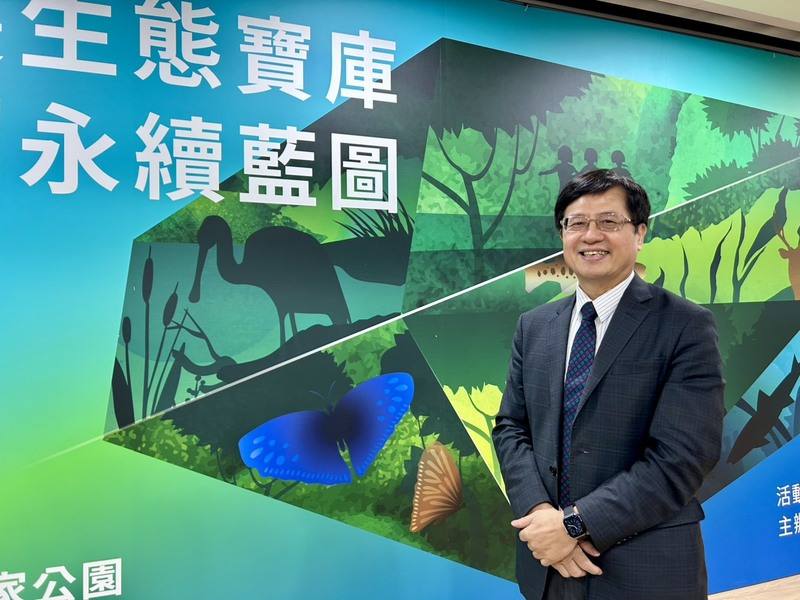 國家公園署長王成機3日宣布，未來1年將陸續推出國家公園、濕地、海岸管理的政策白皮書，力拚串聯從河川源頭至濕地、海岸與海洋的完整生態廊帶，以及接軌國際保育趨勢