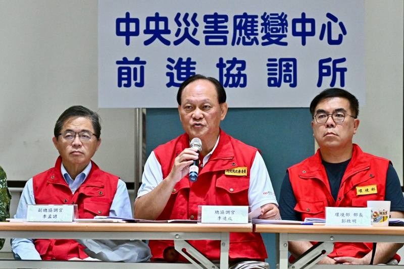 中央災害應變中心前進協調所5日召開第22次工作會報後記者會，由總協調官行政院季連成政務委員說明花蓮馬太鞍溪堰塞湖溢流最新救災進度