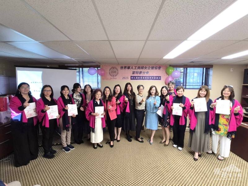 處長陳淑容(右六)、僑務委員林美玲(右五)與會長潘虹儀新團隊成員合照。