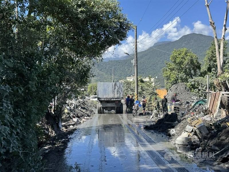 Heavy machinery drives into flood-stricken streets of Hualien County's Guangfu Township on Sunday. CNA photo Oct. 5, 2025