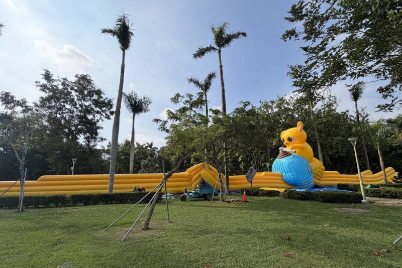 台南山上花園水道博物館將於10日至12日舉辦6週年館慶，以「水」為核心主題，並設置長達100公尺巨型滑水道。（台南市文化局提供）