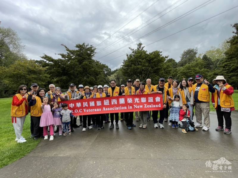 會員與家屬共同以實際行動表達對中華民國國慶的祝賀與祝福