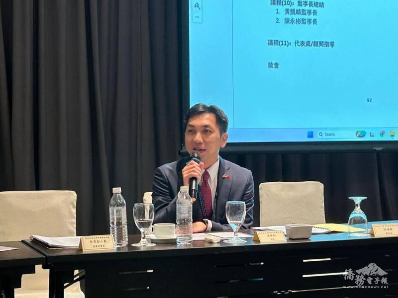 廖建勛向會員介紹最新僑務政策與服務措施