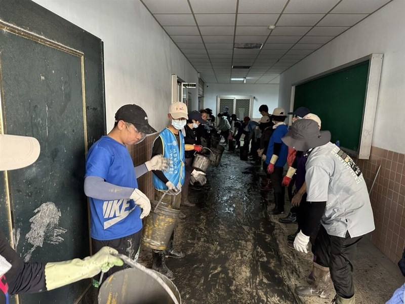 Volunteers clean out mud at a school in Guangfu Township, Hualien County, on Sunday. Photo courtesy of the New Taipei City Government Education Department Oct. 5, 2025