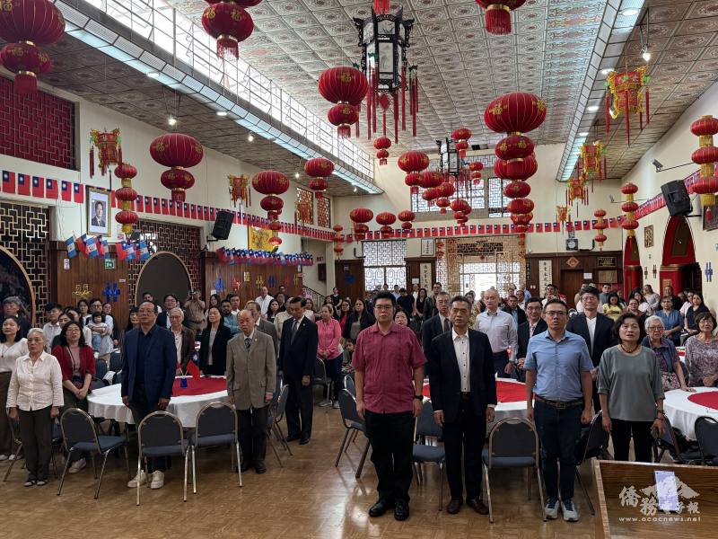 僑胞齊唱中華民國國歌