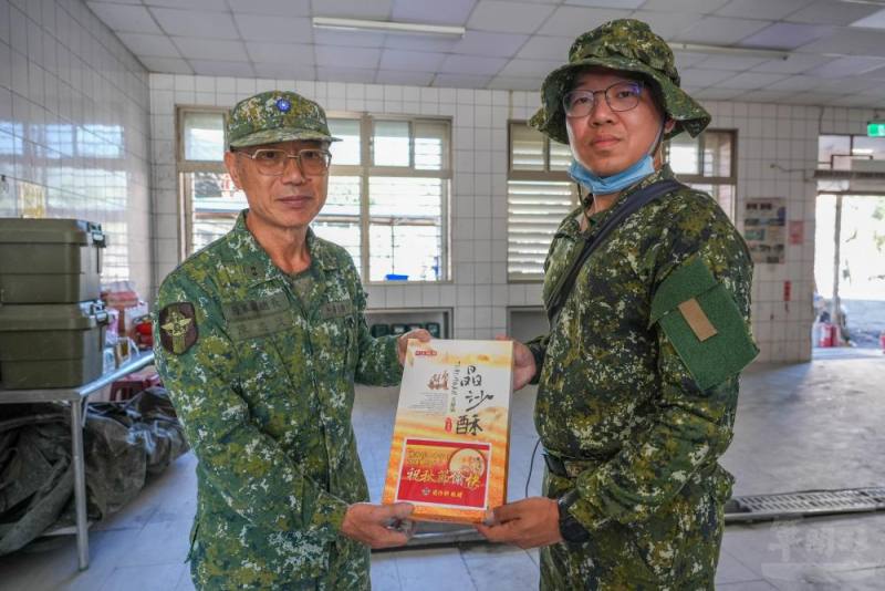 陳副總長致贈應景禮品