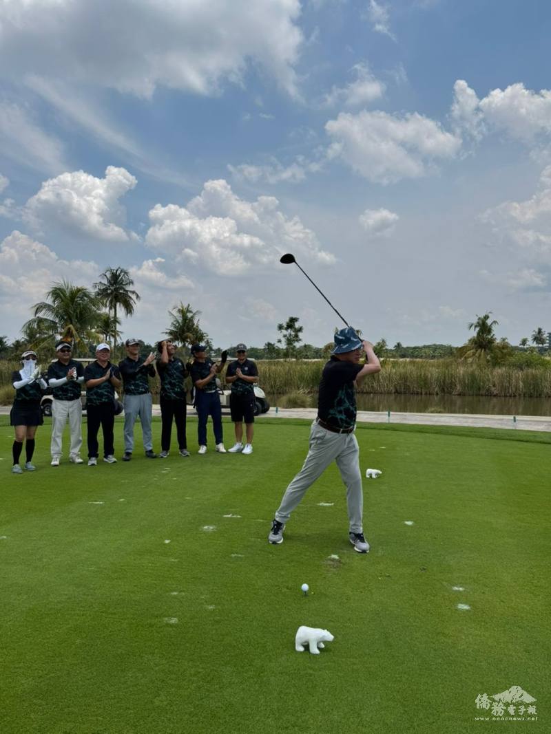 卜正珉應邀開球