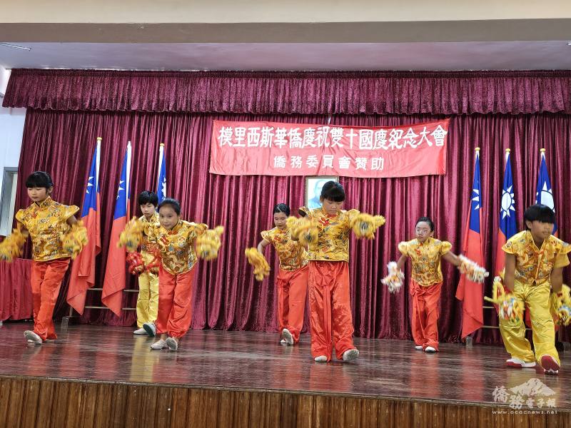 文藝表演舞蹈舞獅慶雙十