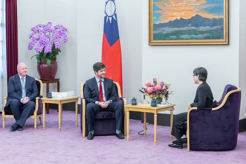 副總統接見「傳統基金會」亞洲資深研究員葉望輝及媒體人賽斯頓乙行，並相互交流