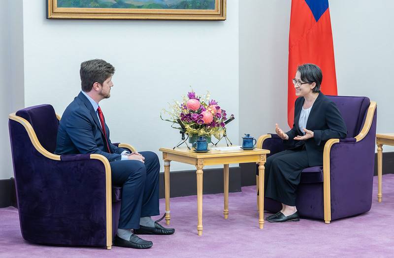 副總統接見「傳統基金會」亞洲資深研究員葉望輝及媒體人賽斯頓乙行