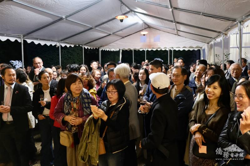 出席來賓交流熱絡