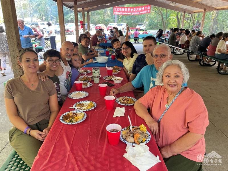 美食飄香迎中秋，歡聚一堂情意濃