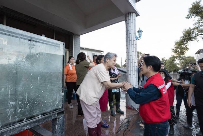 總統赴花蓮關心樺加沙颱風災後復原情形
