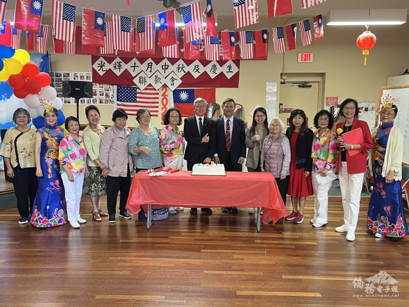 10月份壽星齊唱生日快樂歌歡慶雙十國慶