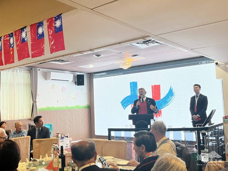 維多利亞市議員兼代理市長Chris Coleman致詞