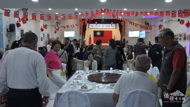 僑胞歡喜參加中華民國114年生日晚宴