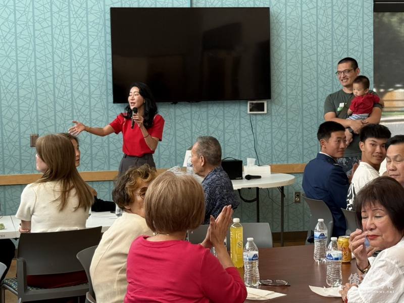 駐丹佛辦事處處長黃虹慧向鄉親送上中秋佳節問候