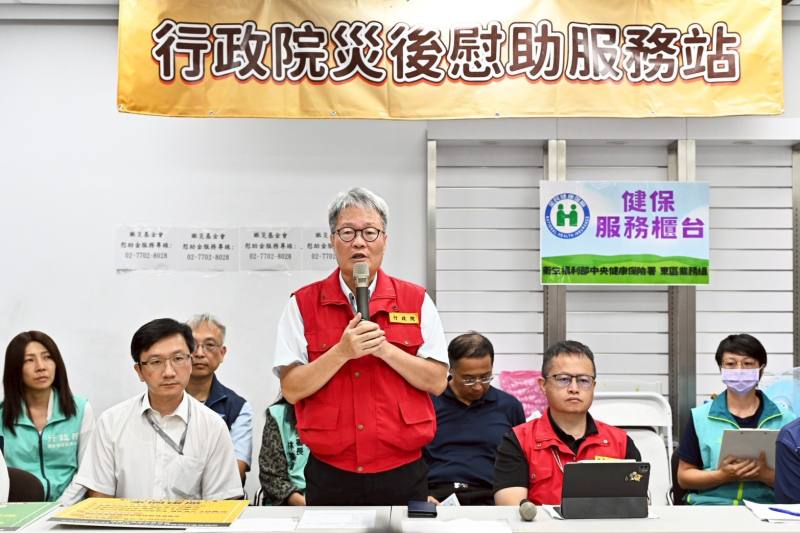 行政院陳金德政務委員主持「行政院災後慰助服務站」記者會