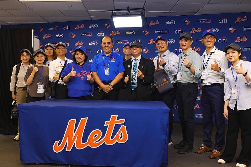 黃敏惠市長率隊訪美，此行Hello Taiwan的執行長江明信協助安排參訪大都會球場等眾多行程。