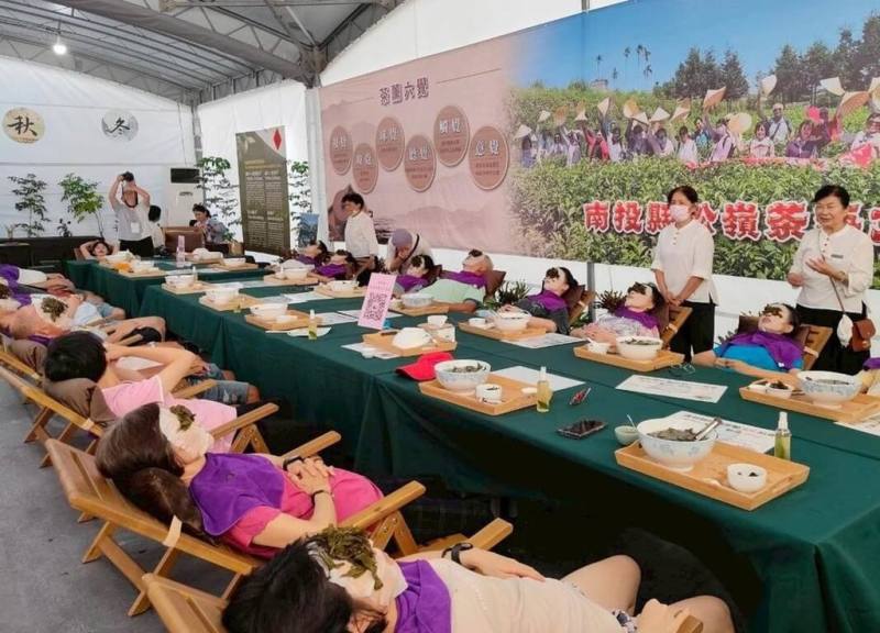南投世界茶業博覽會「茶薰6覺SPA體驗館」，以視覺、嗅覺、味覺、聽覺、觸覺、意覺為設計核心，透過茶葉薰敷、音樂療癒、茶香氛圍，讓遊客身心放鬆。（交通部觀光署參山國家風景區管理處提供）