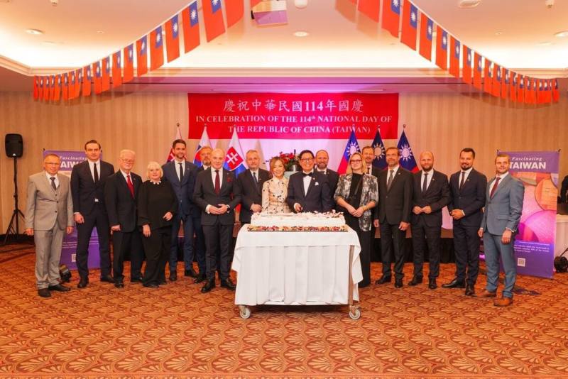 駐斯洛伐克代表處7日舉辦114年國慶酒會，活動吸引逾300位來自斯洛伐克及羅馬尼亞的政要、外交使節、企業領袖與僑界人士出席，彰顯台歐深厚夥伴關係及總合外交成果。（駐斯洛伐克代表處提供）