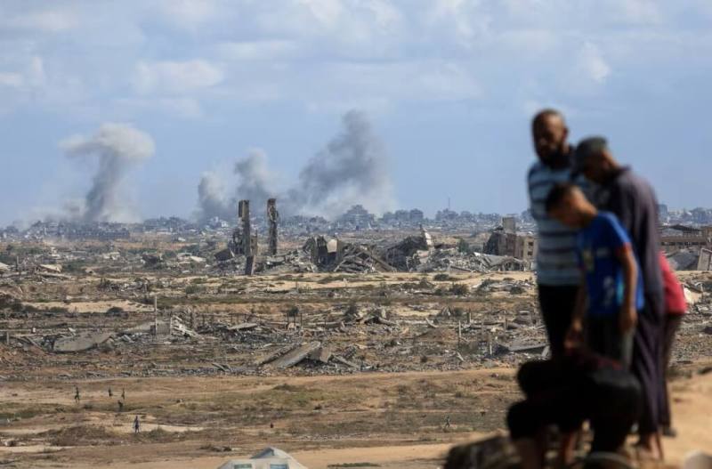 加薩走廊中部6日因以色列轟炸冒出濃煙。（路透社）