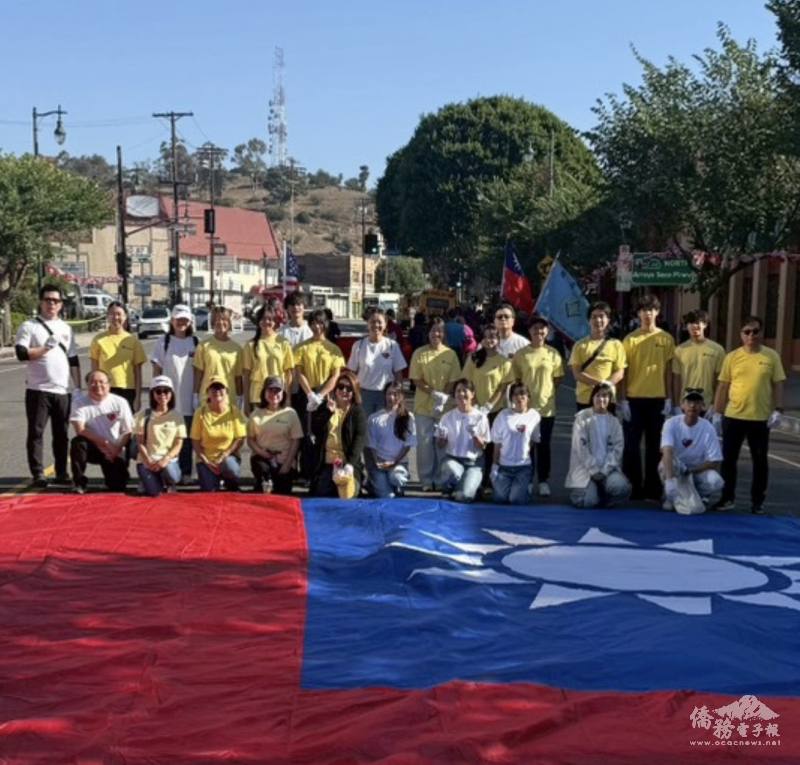 海外青年文化大使洛杉磯分會護送國旗進場