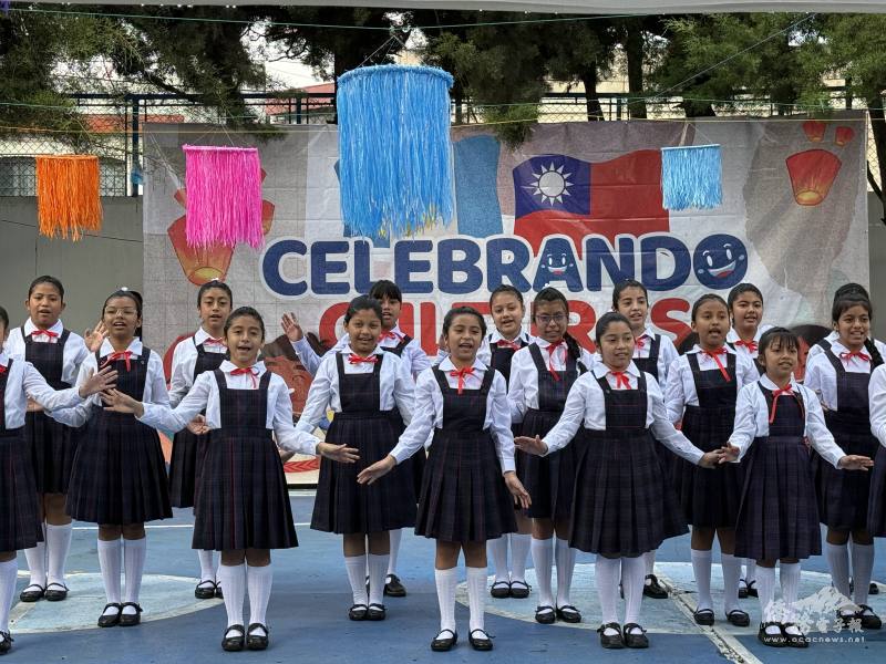 中華民國小學學生表演臺語〈丟丟銅仔〉舞曲