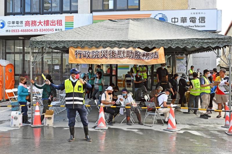 行政院災後慰助一站式服務 首日服務逾1,800人次