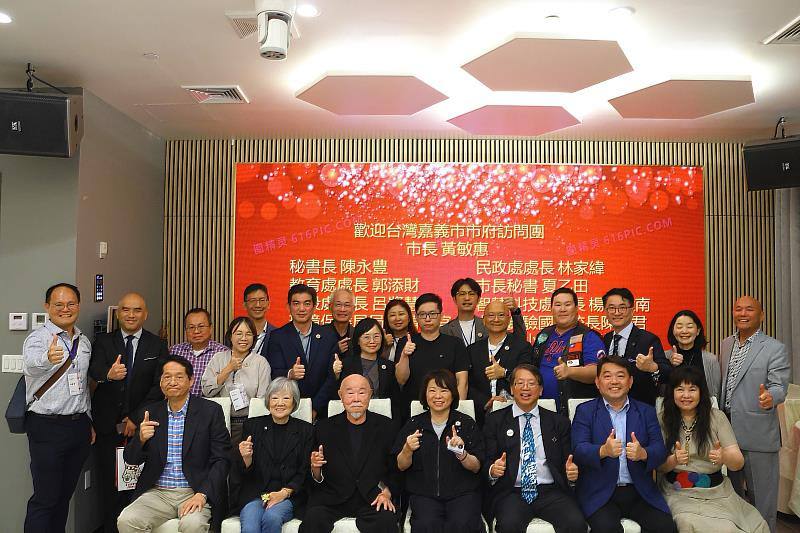 黃敏惠市長此行與紐約台灣商會及僑胞共同餐敘，展現「嘉己人」熱情。