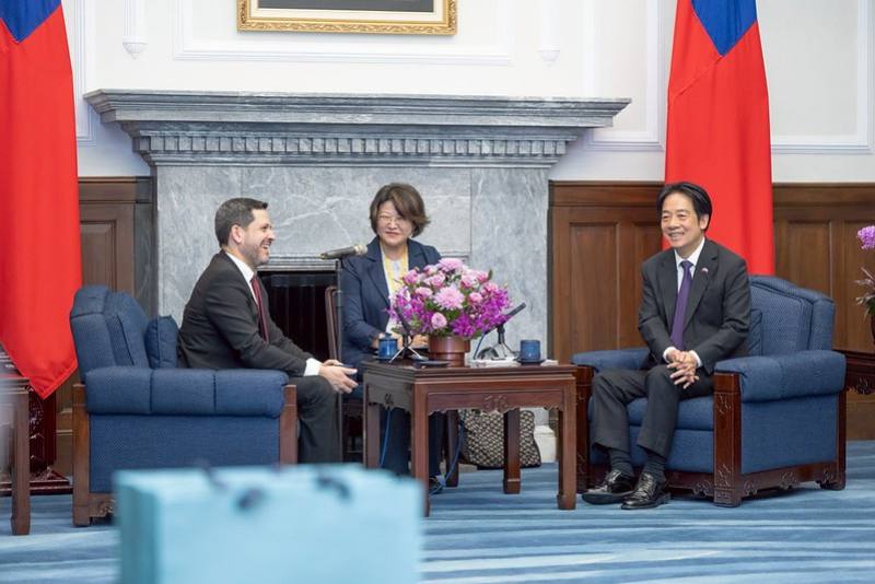 賴清德總統8日上午接見巴拉圭共和國眾議院議長拉多雷（Raúl Luis Latorre Martínez）乙行