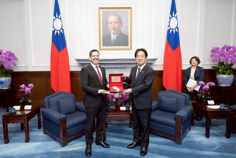President Lai meets with President of the Chamber of Deputies of Paraguay Raúl Luis Latorre Martínez.
