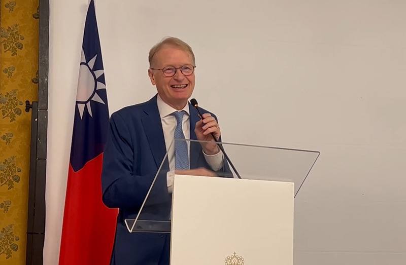 義大利國會友台主席、參議員馬蘭8日出席駐義代表處酒會致詞時，以中文高喊「國慶快樂、台灣與義大利永遠朋友」，獲得全場歡呼鼓掌