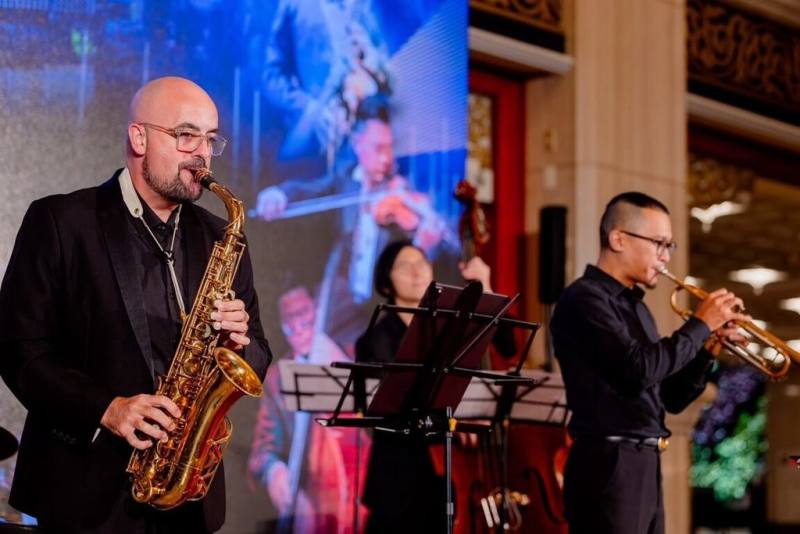 高雄市交響樂團攜手TPO Big Band踢霹歐爵士大樂團，將舉行「KSO的無界搖擺」音樂會，北高巡演。（高市交提供）