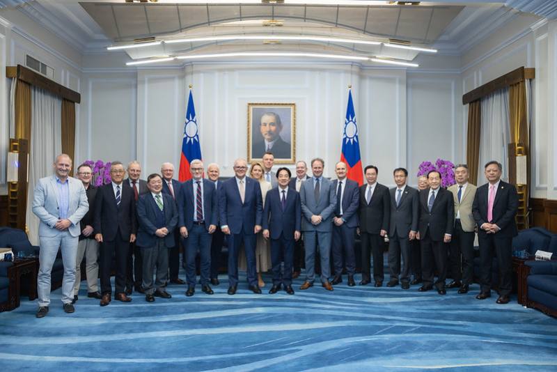 總統與「2025台北安全對話」與會外賓一行合影