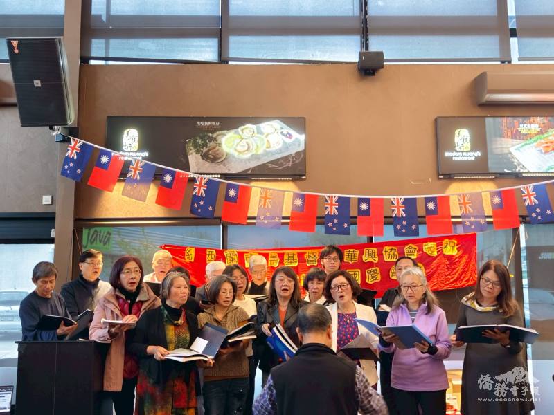 華興合唱團表演