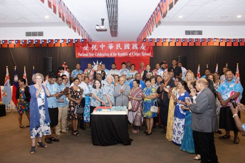 駐斐濟台北商務辦事處9日舉行雙十國慶與斐濟獨立紀念日慶祝酒會，多位當地政要、官員，以及各國駐斐外交使節到場出席。（駐斐濟代表處提供）