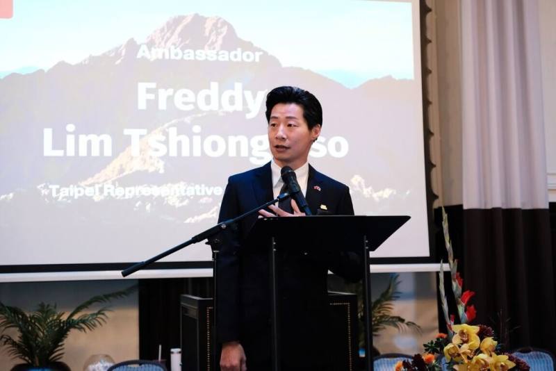 駐芬蘭代表處8日舉辦114年國慶酒會，代表林昶佐致詞表示，台灣與芬蘭及世界各地的夥伴攜手合作，創造一個充滿希望的未來，讓台灣能夠在國際舞台上充分貢獻力量，並被平等對待。（駐芬蘭代表處提供）