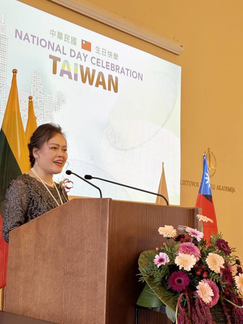 駐立陶宛代表王雪虹在酒會致詞分享台立近年合作成果，期勉兩國持續攜手推動自由、韌性與繁榮的未來，成為全球民主夥伴合作的典範。（駐立陶宛代表處提供）