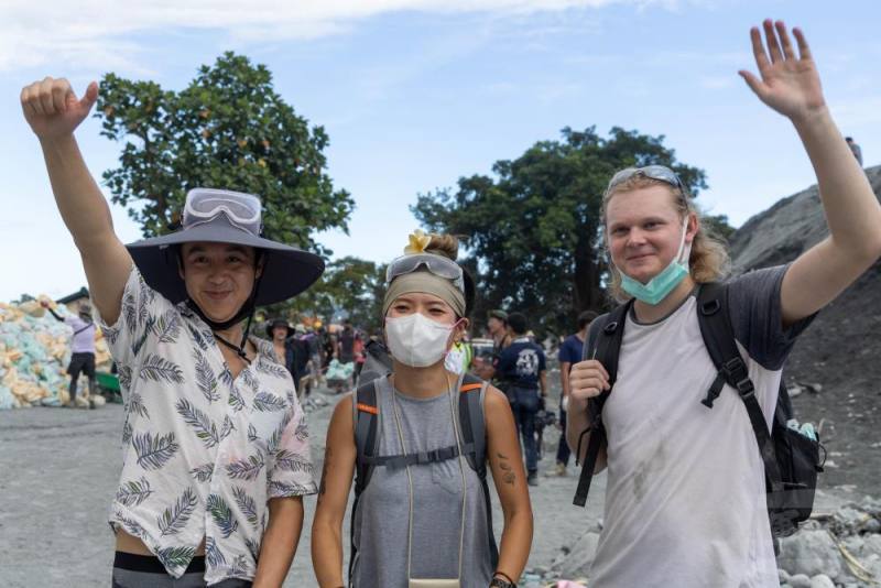來自各地的超人志工，為光復加油。（軍聞社記者蔡枋澐攝）